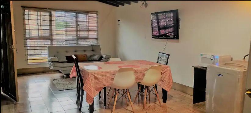 Das Haus Hotel Medellin Bagian luar foto